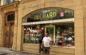 Pâtisserie Bechard, Nettoyage par pulvérisation de produits anti mousse et hydrofuge au Cours Mirabeau Aix-en-Provence