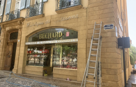 Pâtisserie Bechard, Nettoyage par pulvérisation de produits anti mousse et hydrofuge au Cours Mirabeau Aix-en-Provence