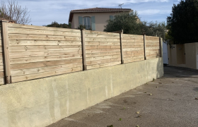 Application d'un enduit de façade coloré à Gardanne