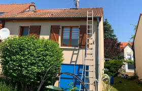 Pulvérisation d’un produit anti mousse sur la totalité de la toiture